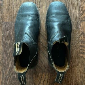 Blundstones square toe black